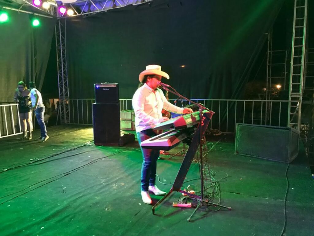 Fetejos de Santo Agostinho em Assentamento Agrossol, zona rural de Malhada, na noite de sexta-feira (23). Foto: ASCOM