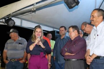 Ivana Bastos participa na cerimônia de inauguração da estrada que dá acesso à BR-30 ao distrito de Pinga Fogo, em Palmas de Monte Alto. Foto: ASCOM