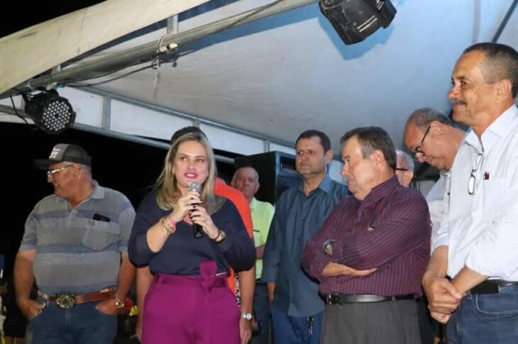Ivana Bastos participa na cerimônia de inauguração da estrada que dá acesso à BR-30 ao distrito de Pinga Fogo, em Palmas de Monte Alto. Foto: ASCOM