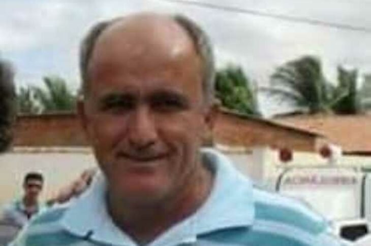 O veículo do vereador da cidade de Candiba, Laudelino Rodrigues da Silva , foi incendiado na noite de segunda-feira (19),enquanto ela participava da sessão. Foto: perfil pessoal.