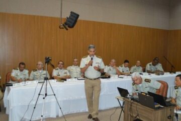 Comandante do 17º BPM de Guanambi, apresenta uma série de medidas tecnológicas adotadas pelo comando na cidade. Foto: 17º BPM.
