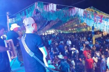 O cantor Roberto Danttily se apresentou no sábado (28), na comunidade de Marrecas, em Malhada, no Sudoeste da Bahia. Foto: ASCOM.