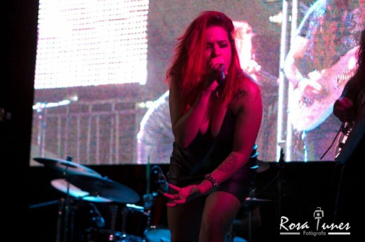 antora carinhanhense Carol Ivo, vocalista da banda Ragnarocker , se apresentará dia 14 de setembro, em Salvador. Foto : perfil pessoal.