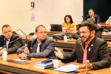 O prefeito Reinaldo Góes e o presidente da Câmara de Iuiú, participaram da audiência pública,em Brasília, na tarde desta terça-feira (10), para debater o vale do Iuiú.Foto: Reinaldo Góes.