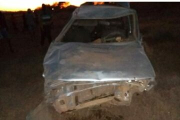 O Carro capotou na tarde de domingo (08),entre os municípios de Palmas de Monte Alto e Guanambi,na BR-030. Foto Reprodução rede social