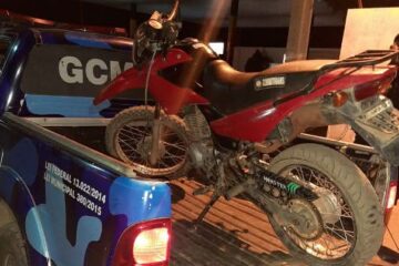A motocicleta foi localizada pela Guarda Municipal de Serra do Ramalho,na madrugada deste domingo (1º), em uma vicinal. Foto: GCM