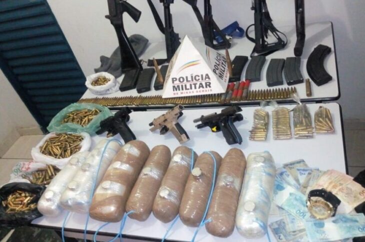 Armas apreendidas pela Polícia Militar na quarta-feira (25), na cidade de Salinas, no Norte de Minas.Foto: PM.