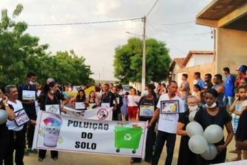 O Desfile foi realizado na tarde de sábado (21), pela escola Helder James, no povoado do Julião, em Malhada. Foto: reprodução Alerta Bahia.