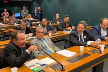 O prefeito Dezin participou da audiência pública para debater o Projeto do Vale do Iuiú, na tarde desta terça-feira (10), em Brasília. Foto: Adriano Barbosa.