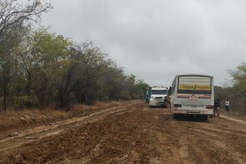 Situação da BR-030 entre Carinhanha e Feira da Mata: Foto: Leitor