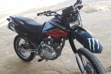 Motocicleta furtada na madrugada de domingo (6) na comunidade do Mel de Abelha,zona rural de Carinhanha,no Oeste da Bahia. Foto:Divulgação.