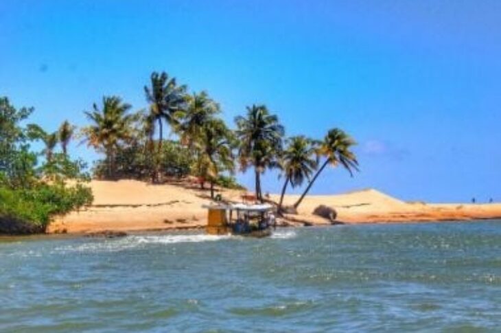 Manchas de óleo atingem foz do São Francisco,em Alagoas. Foto: Reprodição / Viajante Comum