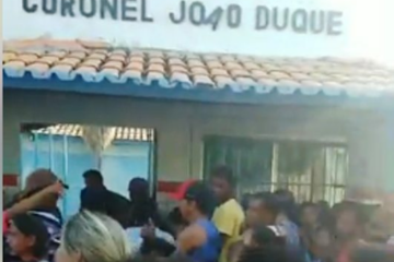 Novos conselheiros tutelares eleitos em Carinhanha, no domingo (6). Foto: reprodução internet