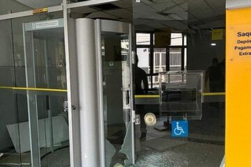Agência do Banco do Brasil em Itororó após o ataque na madrugada deste sábado (5). Foto: PM.