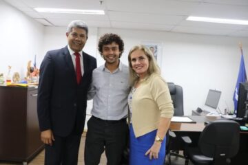 Ivana reunida com o secretário e Educação e o prefeito de Candiba.Foto:Divulgação.