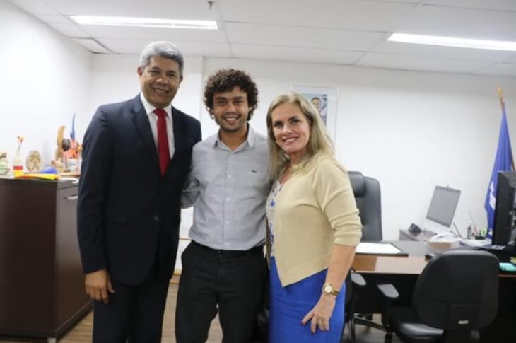 Ivana reunida com o secretário e Educação e o prefeito de Candiba.Foto:Divulgação.