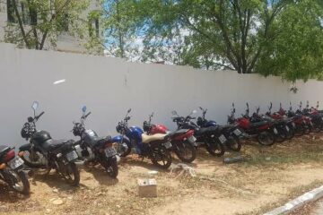 Veículos apreendidos em Guanambi, no final de semana.Foto: Polícia Militar.