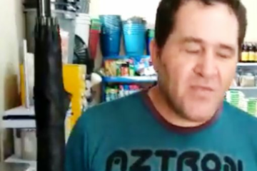 O cantor carinhanhense Bismarck Monteiro lançou a música Guarda-chuva preto, há menos de uma semana