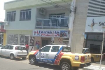 O veículo foi fotografado estacionado no local regulamentado para idoso na manhã desta quinta-feira (20), em Guanambi.