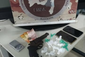 O suspeito e todo material foram levados à delegacia. Foto: divulgação Cipe