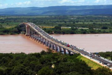 Ponte entre os municípios de Carinhanha e Malhada. Na foto: Foto Manu Dias/AGECOM