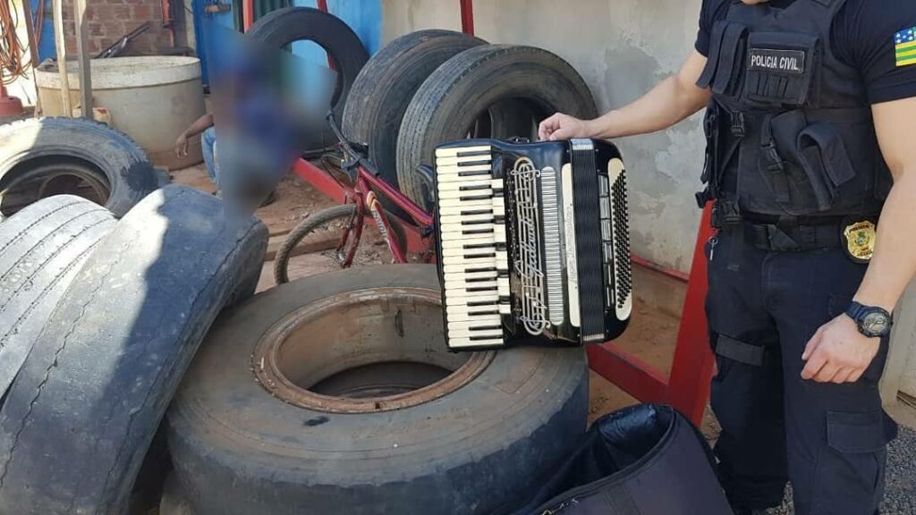 Sanfona recuperada pela polícia