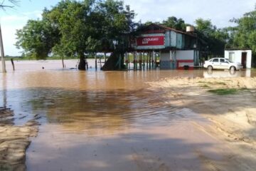 Nível do Rio São Francisco sobe e invade comércio no Balneário Pontal.Fotos: Duaci Santos