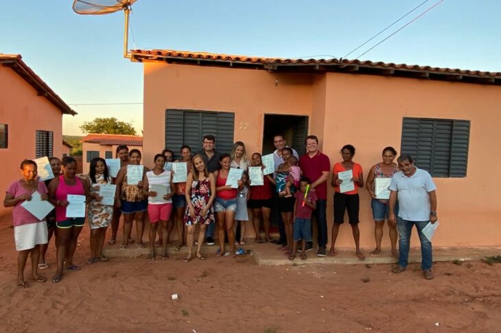 Prefeito de Cocos entrega casas populares.Foto:divulgação
