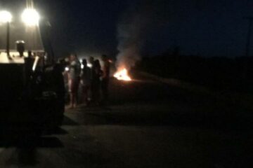 Motociclista morre carbonizado na BA-148 em Livramento,na noite de sexta-feira(17). Foto: Marcos Paulo/Achei Sudoeste