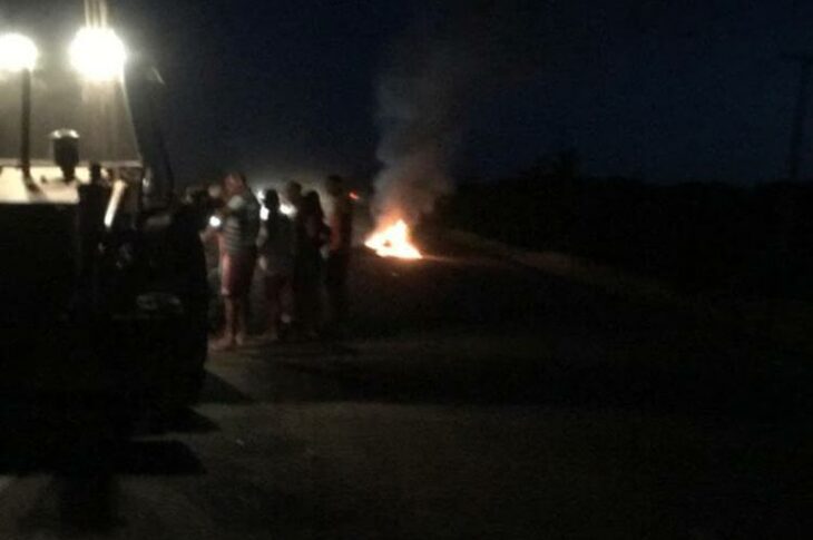 Motociclista morre carbonizado na BA-148 em Livramento,na noite de sexta-feira(17). Foto: Marcos Paulo/Achei Sudoeste