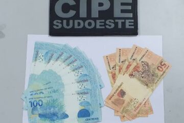 As cédulas foram apreendidas na tarde de quinta-feira (23),em Botuporã.