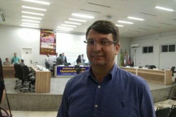 Prefeito de Cocos participa de audiência pública em Guanambi,sobre o transporte escolar.