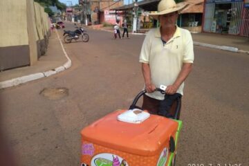Seu” Joaquim percorre os bairros Guanabara, Da Paz, Cidade Jardim, Nova Carajás, VS 10, entre outros, para vender picolé e sorvete.