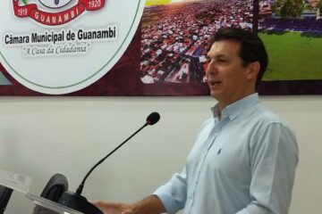 Deputado Arthur Maia anuncia volta da Exposição Agropecuária em Guanambi. Foto: Willian Silva/106 FM.