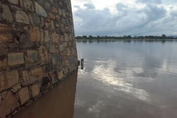 Nível do rio São Francisco baixa 11 centímetros em Carinhanha.Foto: José Castor