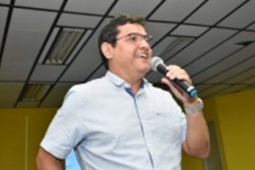 Prefeito de Guanambi concede reajuste linear de 12.84 para todos os professores.Foto: divulgação.