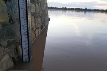Nível do Rio São Francisco em Carinhanha atinge 6 metros neste domingo(2).Foto: José Castor