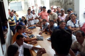 Reunião com pré-candidatos a vereadores em Carinhanha.Foto: Divulgação.