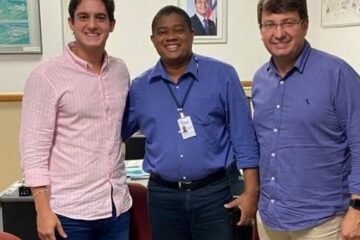 Prefeito de Cocos encontra com presidente da Conder e garante construção de quadra.Foto:Divulgação.