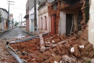 Casa centenária desaba em Carinhanha. Foto: Duaci Santos