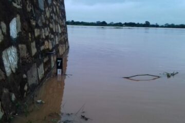 Nível do rio com 6,70 metros em Carinhanha.Foto: Zé Castor.