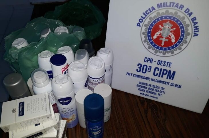 Produtos recuperados em Cocos.Foto:PM