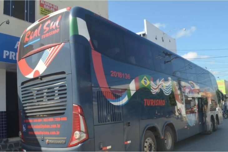 Ônibus apreendido em Santa Maria da Vitória