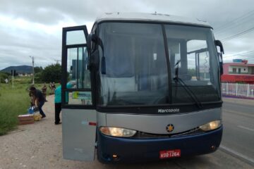 Ônibus é apreendido na BR-030 em Guanambi por infringir decreto anticovid-19.Foto: 17º BPM.