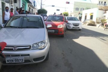 Engavetamento no Centro de Carinhanha.