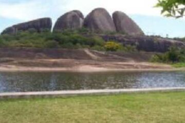 Pedra dos Três Irmãos, em Palmas de Monte Alto.