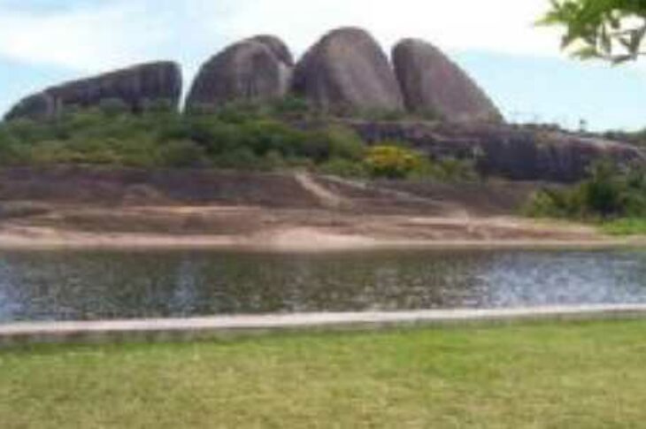 Pedra dos Três Irmãos, em Palmas de Monte Alto.