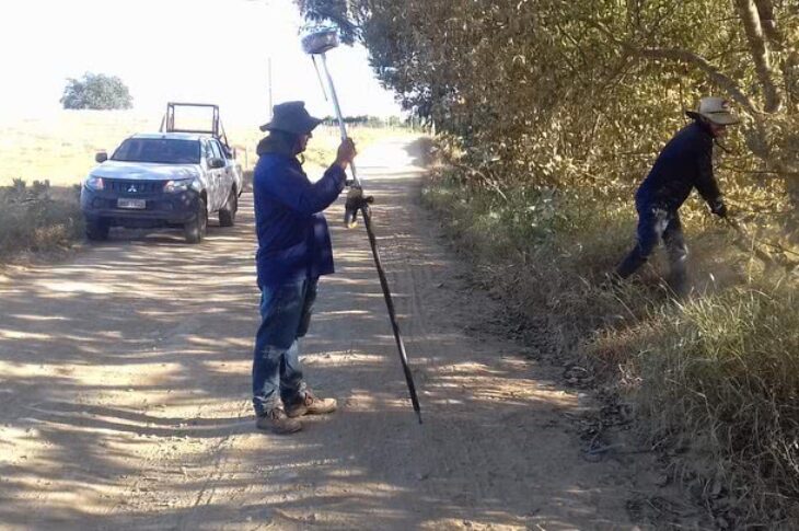Técnicos trabalhando na rodovia entre Iuiú e Pindorama. Foto: ASCOM Iuiú.