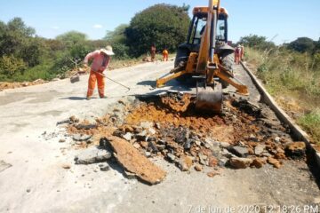 Manutenção na BR-030 em Malhada. Foto: CBV.
