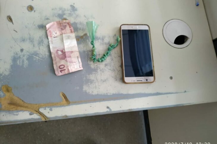 Droga apreendida com uma adolescente em Guanambi. Foto: reprodução PM.